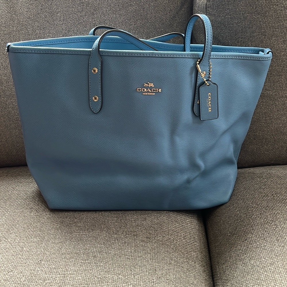 Beautiful Coach bag in EUC